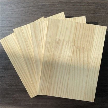 Tavola in legno di pino